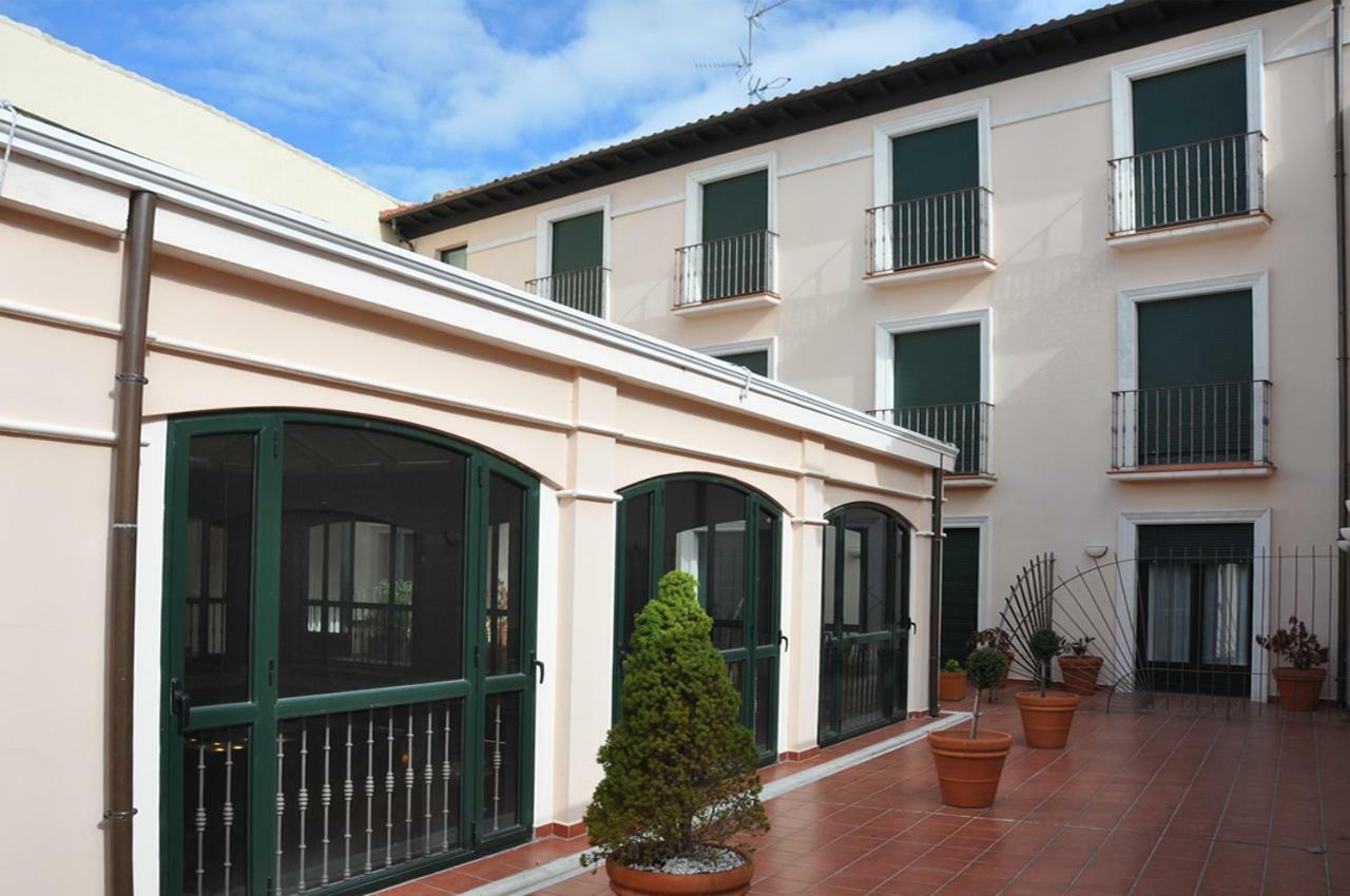 Hotel Las Cabanas Peñaranda de Bracamonte Eksteriør bilde